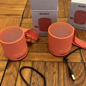 2x Sony xb100 wireless speaker with box